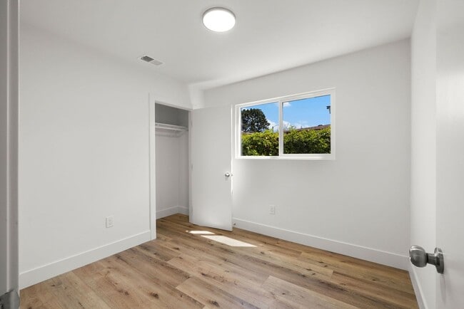 Building Photo - 2718 Oceanside Blvd