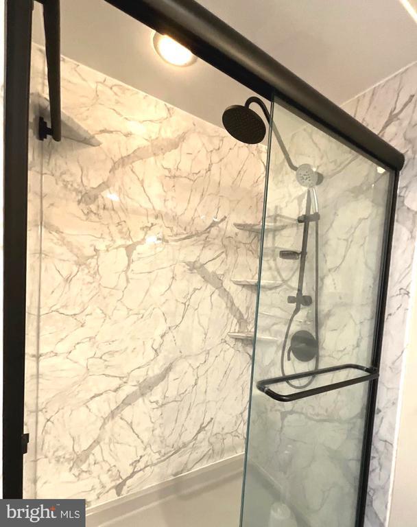 Building Photo - 9405 Chippenham Dr