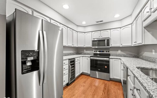 Building Photo - 8751 Jaffa Ct Dr E