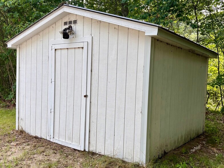 Shed - 11677 US Highway 31