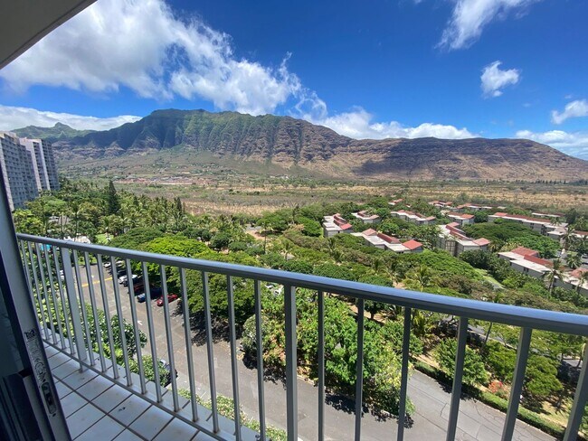 Building Photo - Makaha Valley Towers - One Bedroom