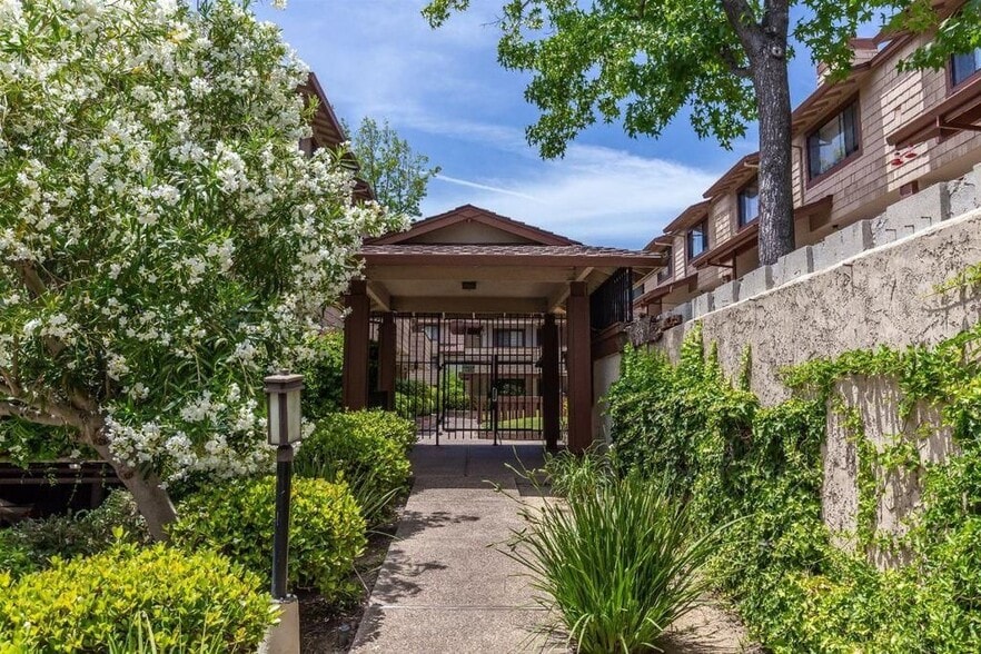 Building Photo - 2785 S Bascom Ave