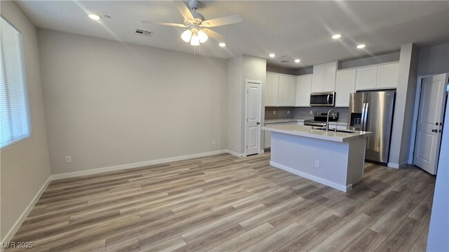 Building Photo - 988 Gearus Pl