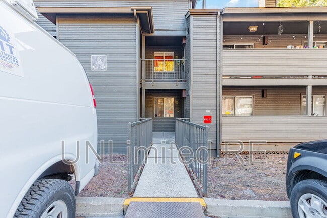 Building Photo - 1385 W University Ave