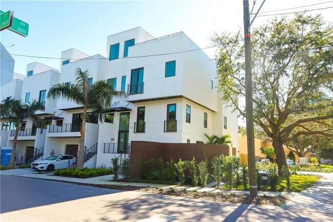 Building Photo - 2814 W Barcelona St