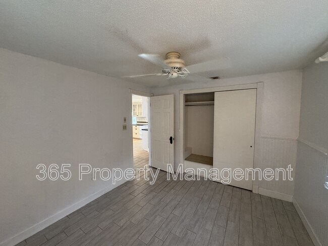 Building Photo - 1604 Abscott St