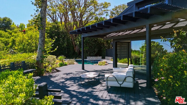 Building Photo - 13302 Mulholland Dr