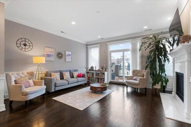 Building Photo - 2 bedroom in Chicago IL 60657
