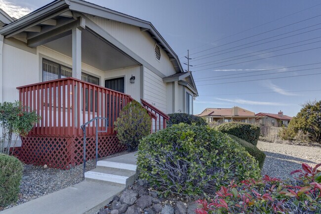 Building Photo - Great views from this 2X2 Montana Terrace ...