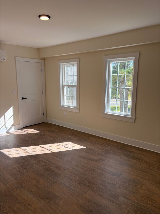 Building Photo - NEW Luxury 2 Bedroom apartments!