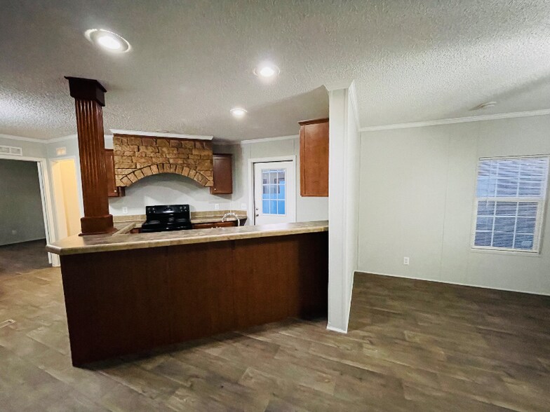 Building Photo - 33230 Walker North Rd