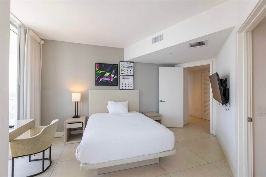 Building Photo - 4111 S Ocean Dr