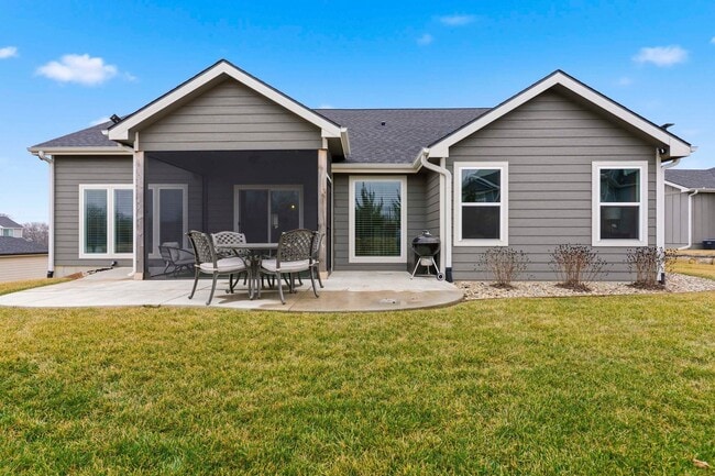 Building Photo - Stunning 6 Bed, 3 Bath Heritage Hills Home | 3-Car Garage | Walk-Out Basement