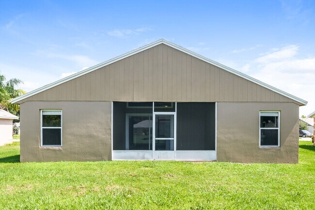 Building Photo - 263 Kings Pond Ave