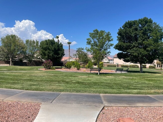 Building Photo - Great 1 story home, 3brs, 2bth, 2cg