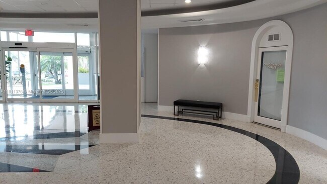 Building Photo - 3140 S Ocean Dr