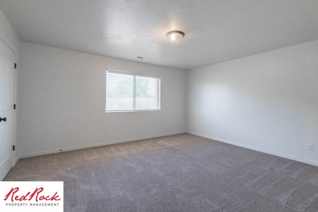 Building Photo - 3 Bedroom Townhome in Prime St. George Location