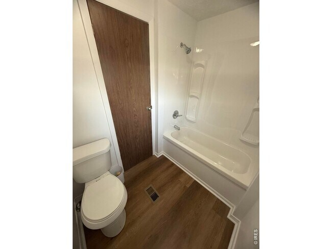 Building Photo - 114 Linden Dr