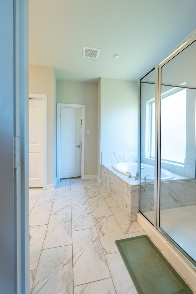 Building Photo - 1720 Daylight Lk Dr