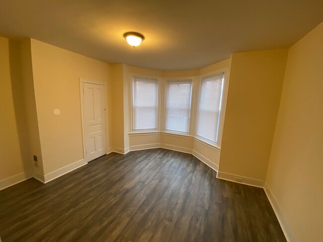 Building Photo - 547 S Redfield St