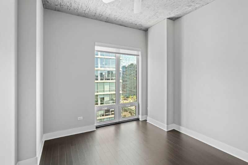 Building Photo - 877 S Clark St
