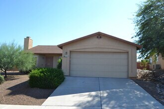 Building Photo - Bright & Spacious 3-Bedroom Tucson Rental with Low-Maintenance Backyard