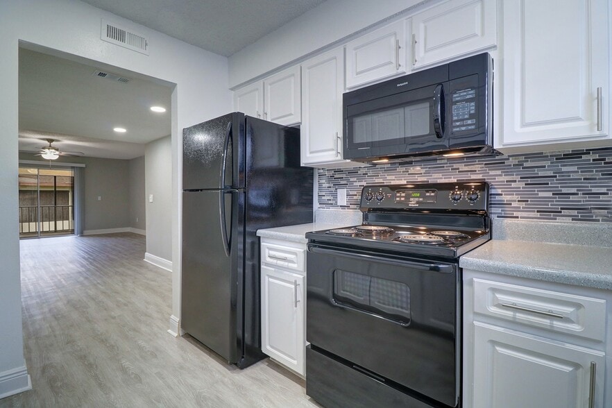 1x1 Kitchen - The Linx Apartments