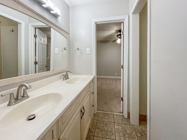 Building Photo - Charming 2 beds 1 bath Condo in Atlanta!