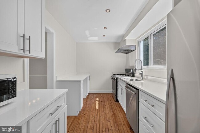 Building Photo - 4325 47th St NW