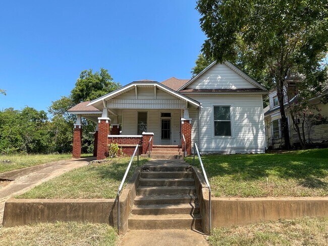 Building Photo - 505 E Main St