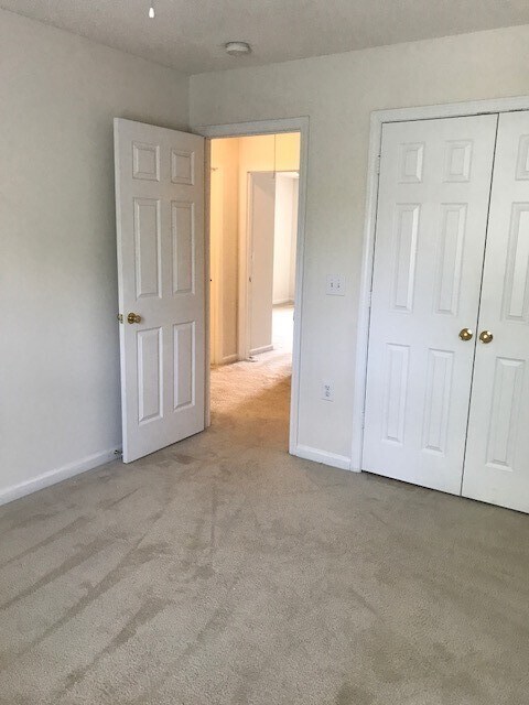 Building Photo - Spacious 3BR, 2.5BA Townhome in Chapel Hill