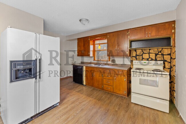 Building Photo - 420 Benway St