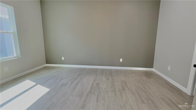 Building Photo - 21 Northwestern Ave