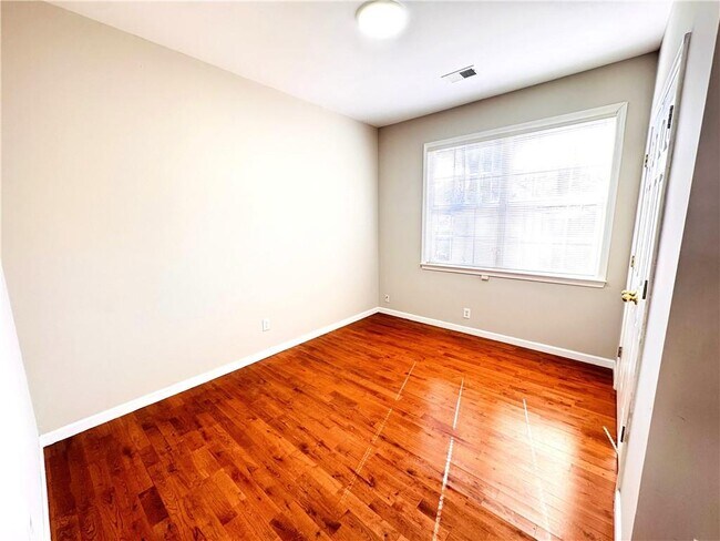 Building Photo - 152 Parkstone Way