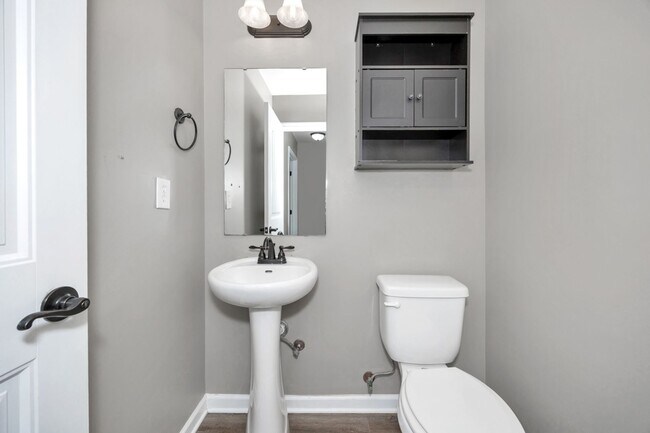 Building Photo - Fresh Paint & New Carpet! 4BR with Fenced Yard