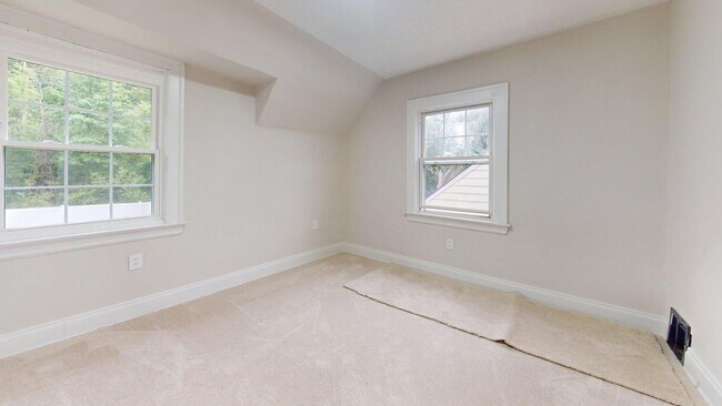 Building Photo - 4955 E 141st St