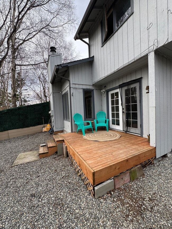 Building Photo - Southside townhouse with 2 car garage