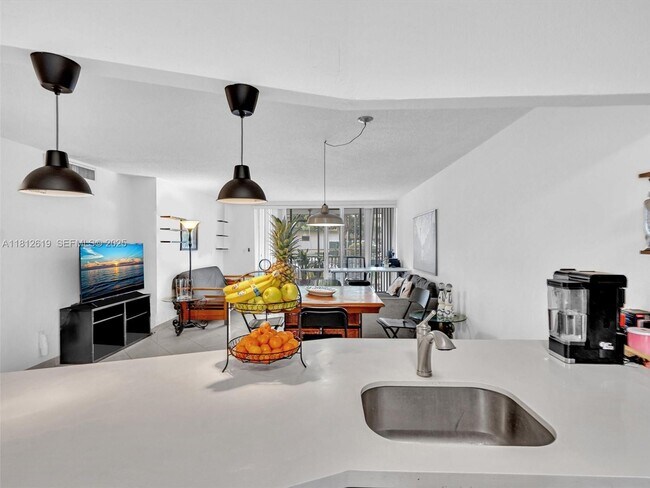 Building Photo - 1770 NE 191st St