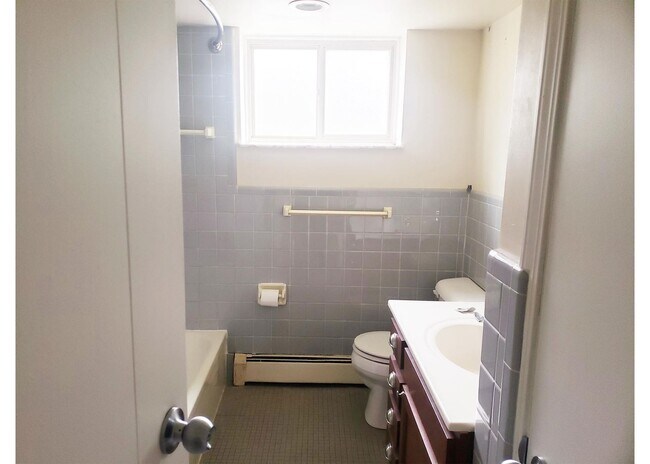 Building Photo - 539 Lowell Ave