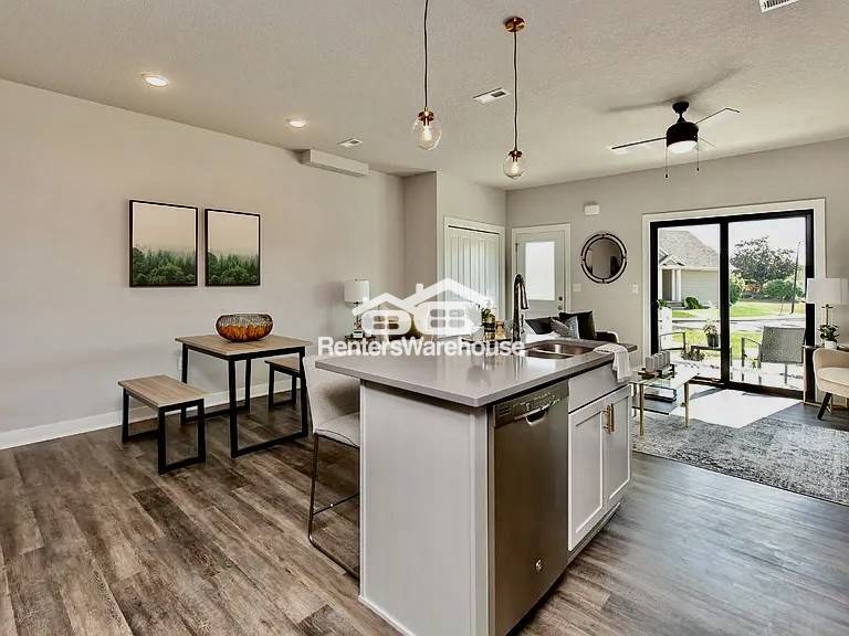 Building Photo - 3622 NE Kara Ln