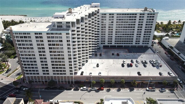 Building Photo - 2899 Collins Ave
