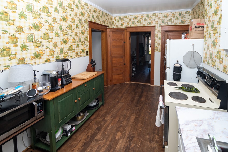 Building Photo - 308 E Linn St