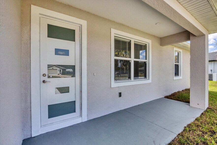 Building Photo - 7807 Chesebro Ave