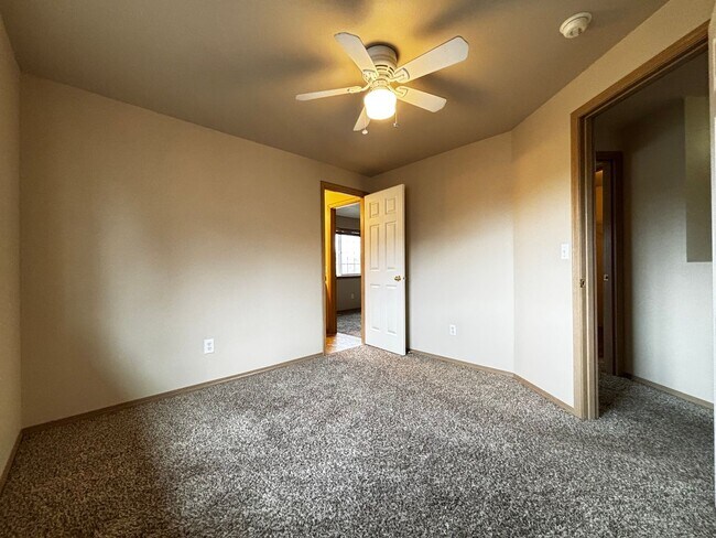 Building Photo - Spacious Spanaway Home