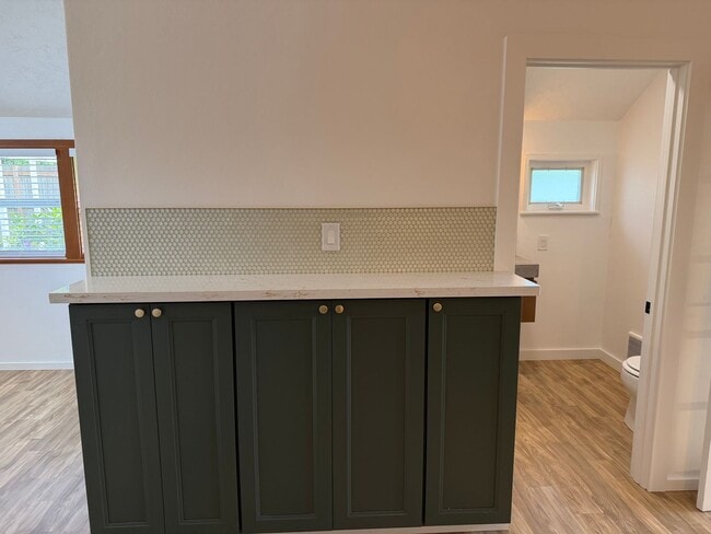 Building Photo - Luxury 1 bedroom 1 bath duplex in a great neighborhood!