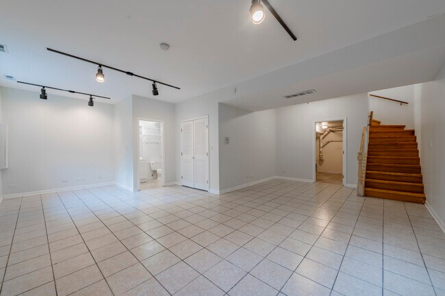 Building Photo - 3125 Lake Ave