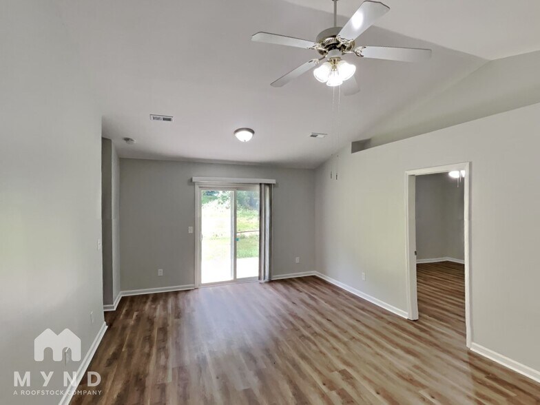 Building Photo - 3604 Oakwood Rd