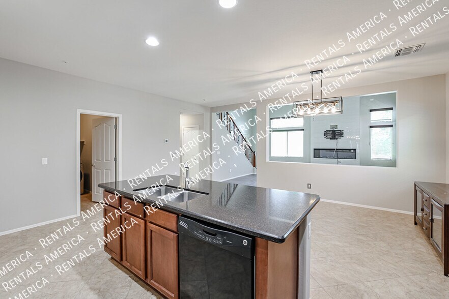 Building Photo - 7045 S Legend Dr