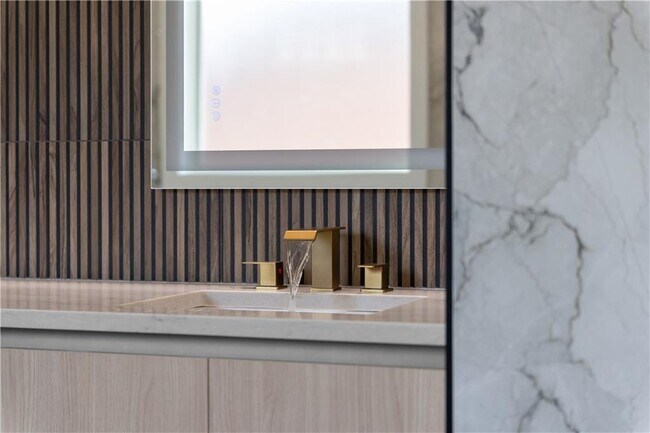 Building Photo - 407 Buford