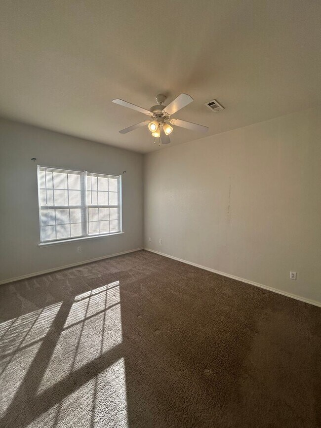 Building Photo - 3005 SW Amberwood Ave